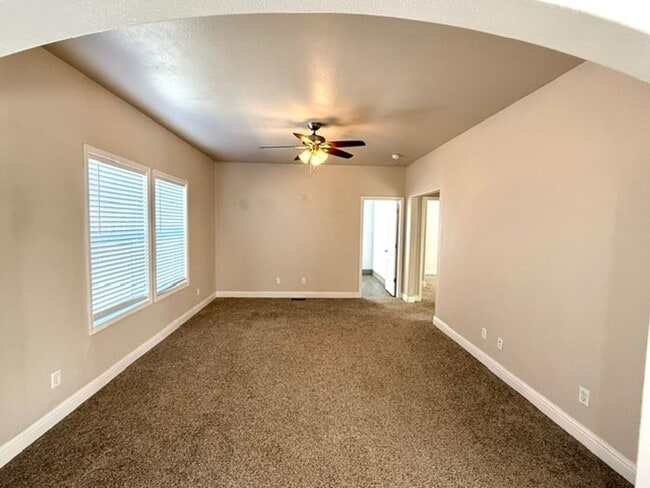 Building Photo - 3 Bedroom 2 Bath Home Available Soon!