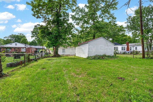 Building Photo - 2352 Rockdale Ave