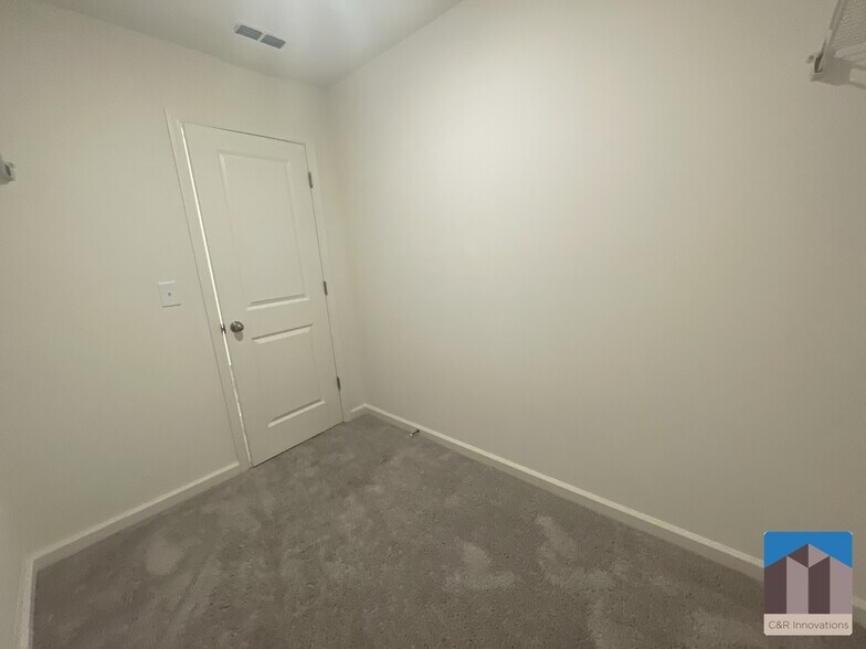Building Photo - 3529 Condor Ct SW