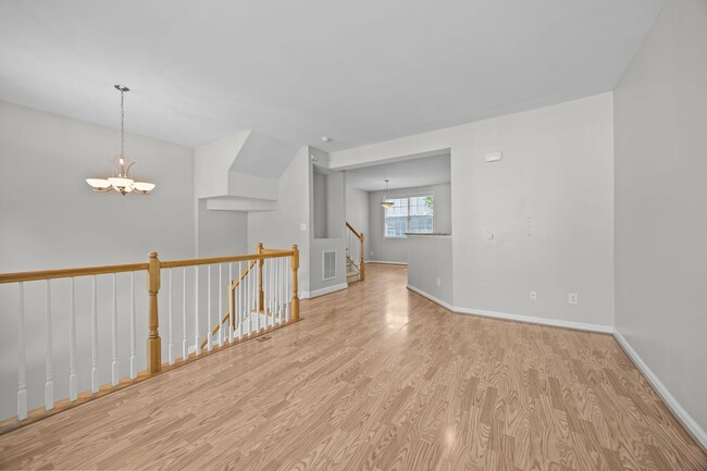 Building Photo - Spacious 3 Story Townhome Located in the Heart Raleigh! Available Now!