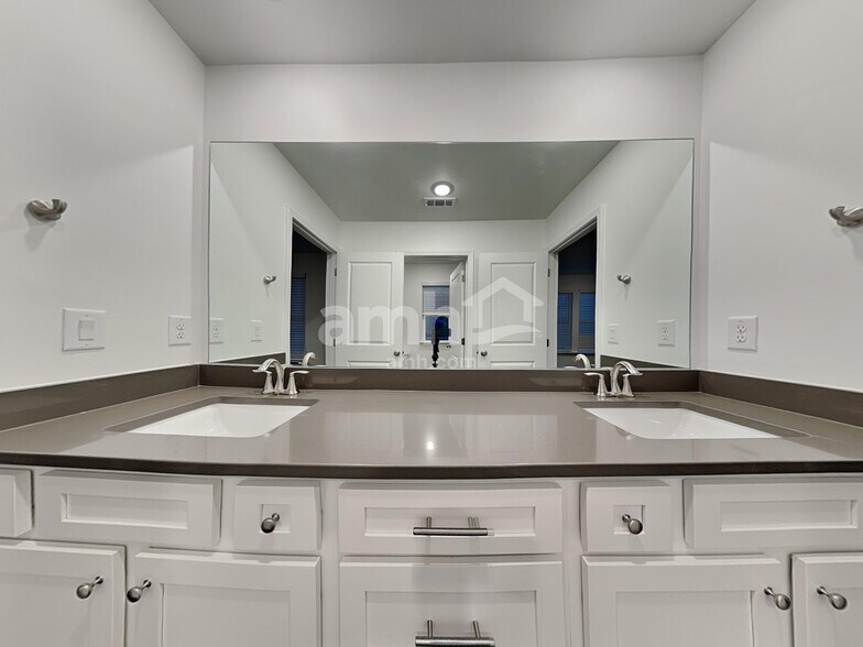 Building Photo - 4977 Pebble Bridge Wy
