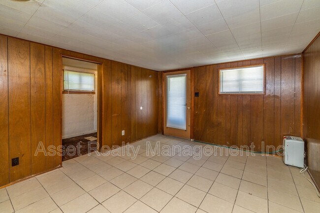 Building Photo - 102 Wainwright Rd