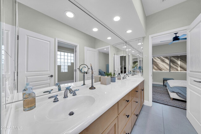 Building Photo - 6139 N 31st Ct