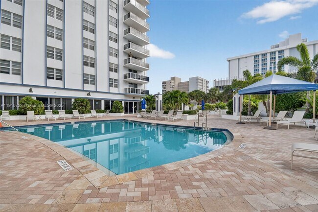 Building Photo - 336 N Birch Rd