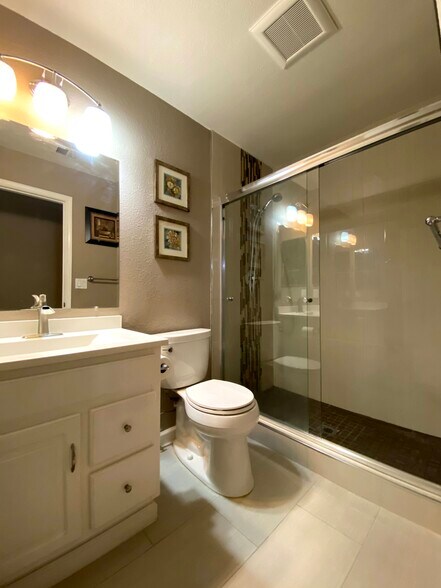 Building Photo - 34565 Vane Cmn