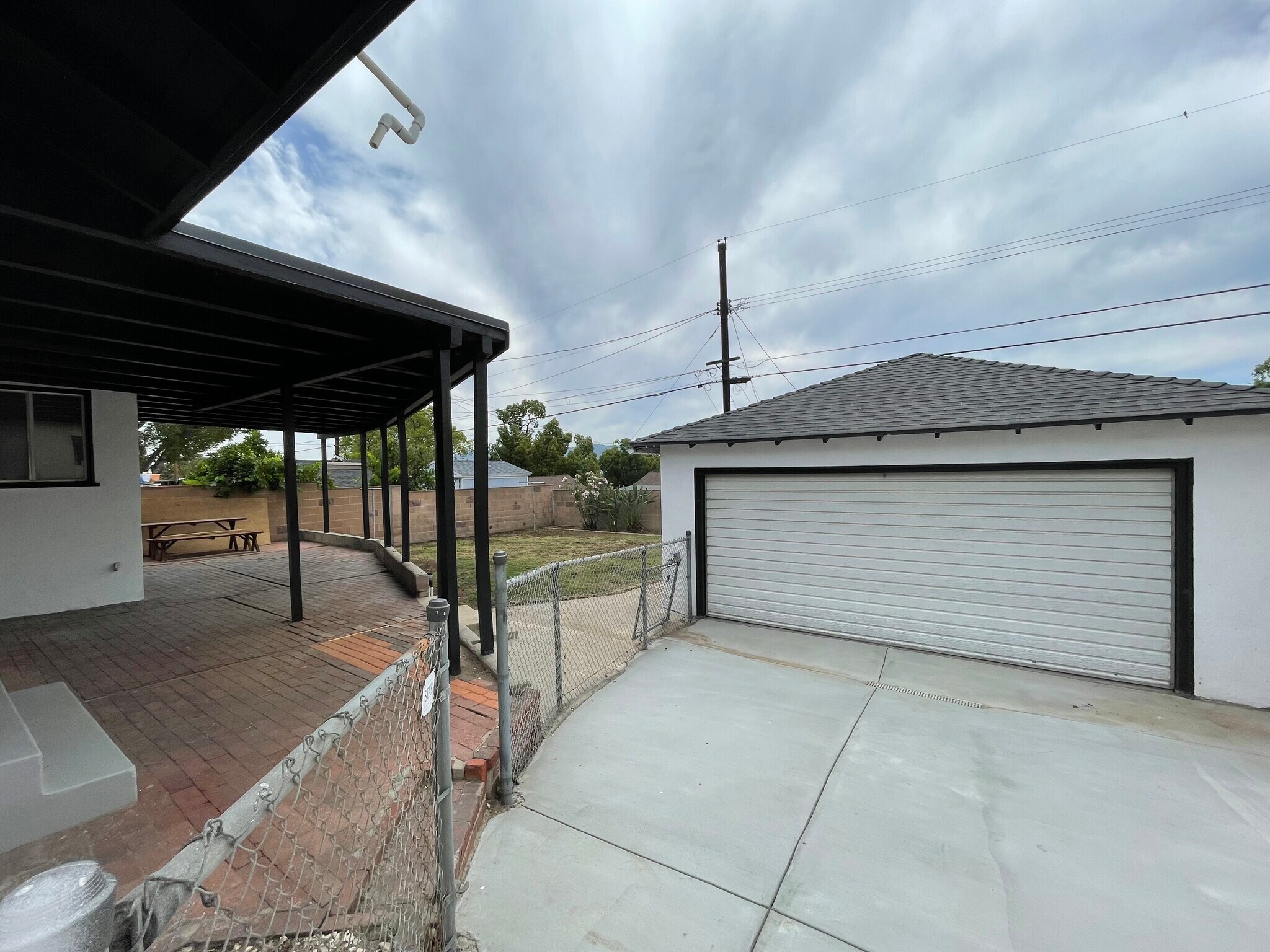 Building Photo - 2207 Jolley Dr