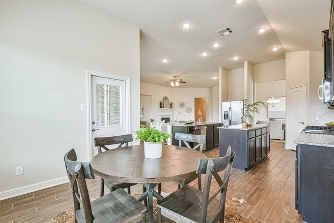 Building Photo - 12617 White Cove Dr