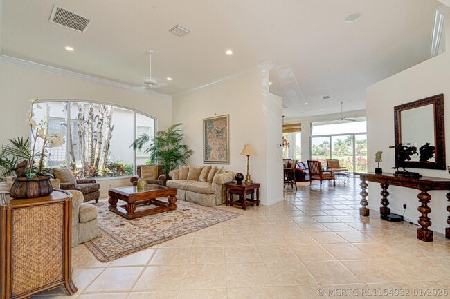 Building Photo - 119 Esperanza Way