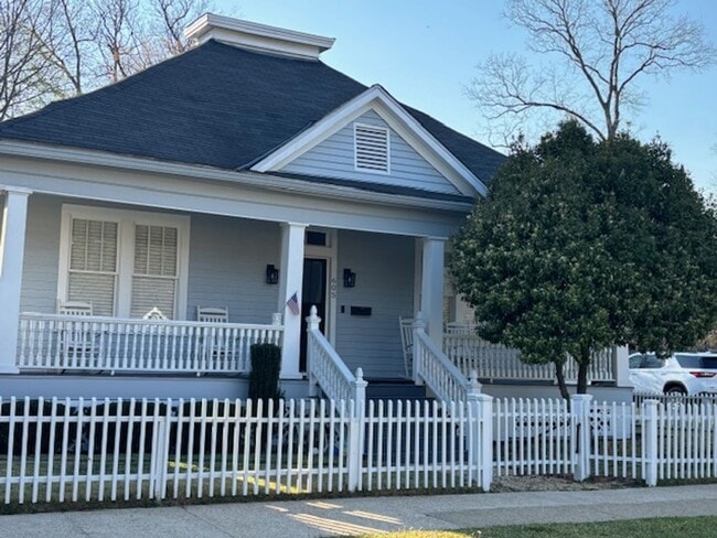 Building Photo - 605 2nd Ave