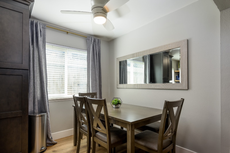 Building Photo - 1176 King St