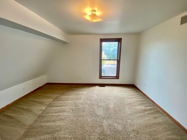 Building Photo - 304