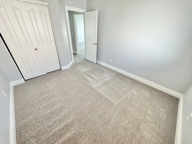 Building Photo - Stunning 4 bedroom home offering comfort and space in North Las Vegas