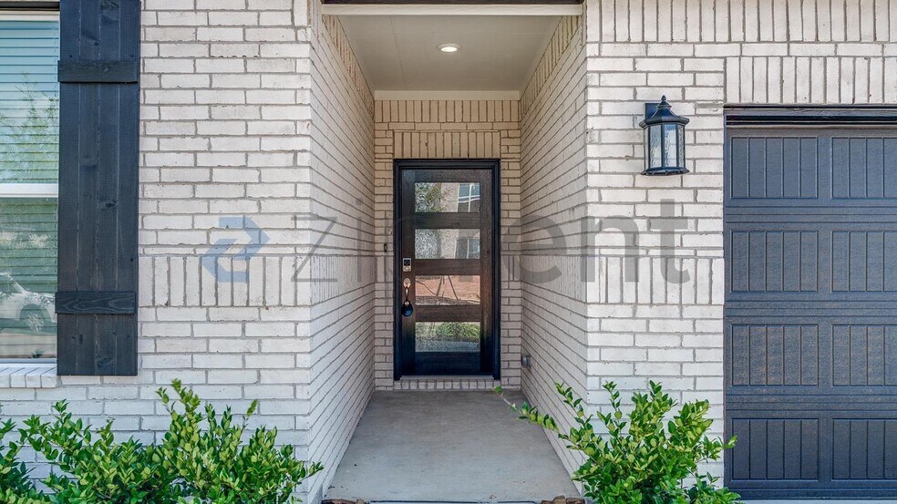 Building Photo - 27327 Blue Pool Dr