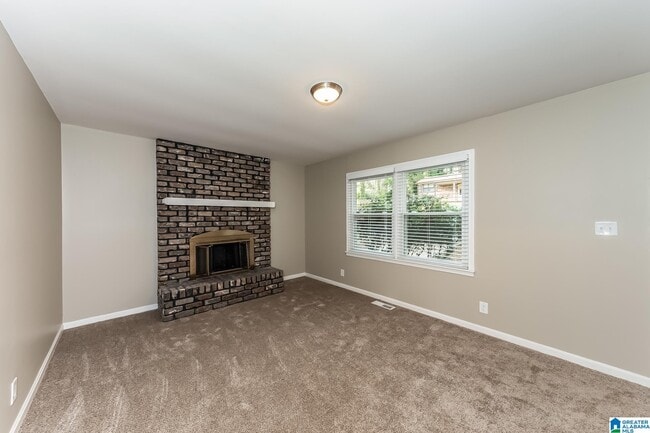 Building Photo - 1717 Bobolink Ln NE