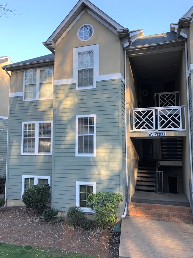 Primary Photo - 19827 Henderson Rd