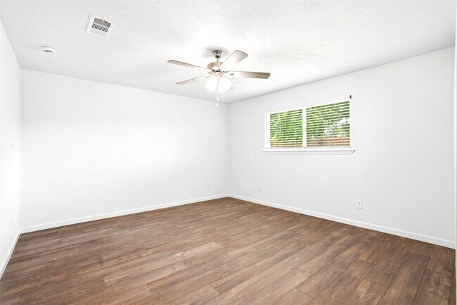 Building Photo - 16007 Ridgegreen Dr