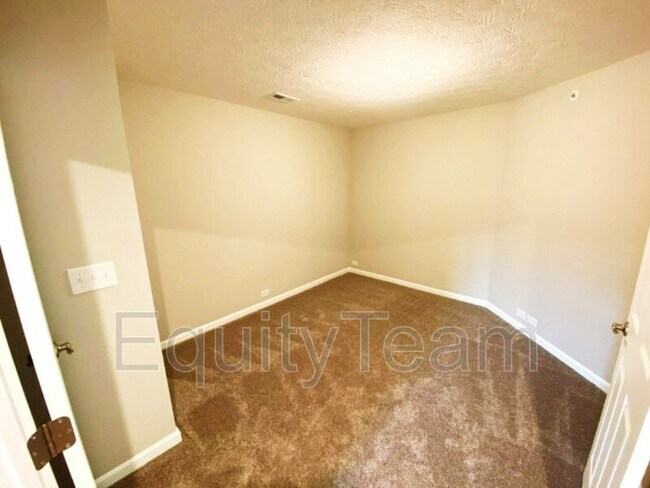 Building Photo - 4329 Value Spgs