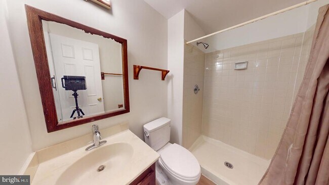 Building Photo - 5739 Oakshore Ct