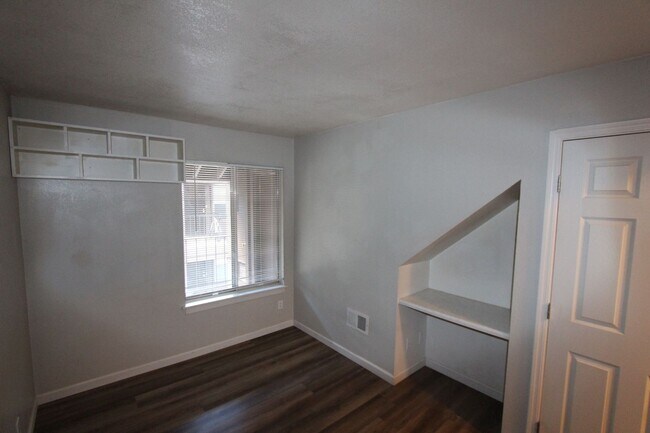 Building Photo - 1200 S Riordan Ranch St
