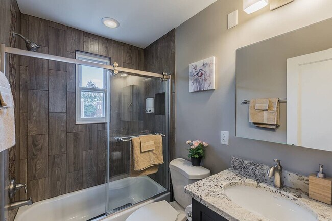 Building Photo - 3277 Montrose Ave