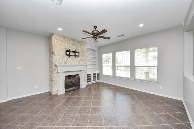 Building Photo - 18403 Sierra Falls Ct