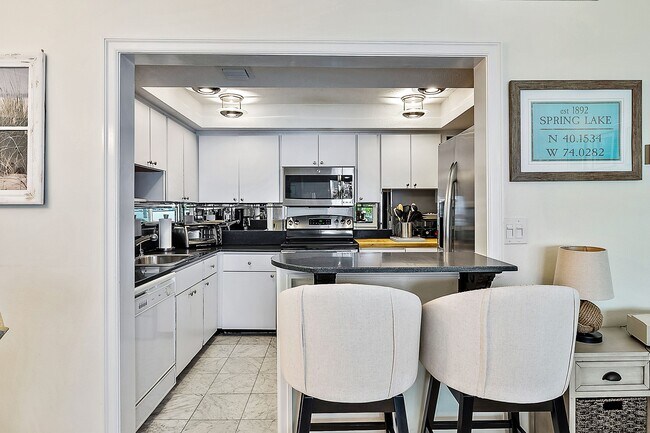 Building Photo - 250 Bradley Pl