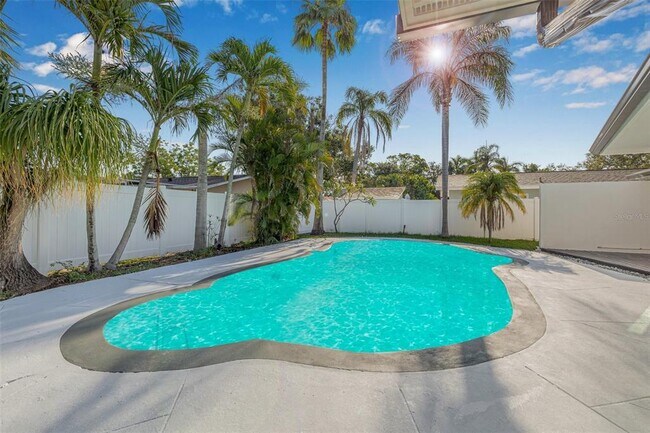 Building Photo - 4495 Clearwater Harbor Dr