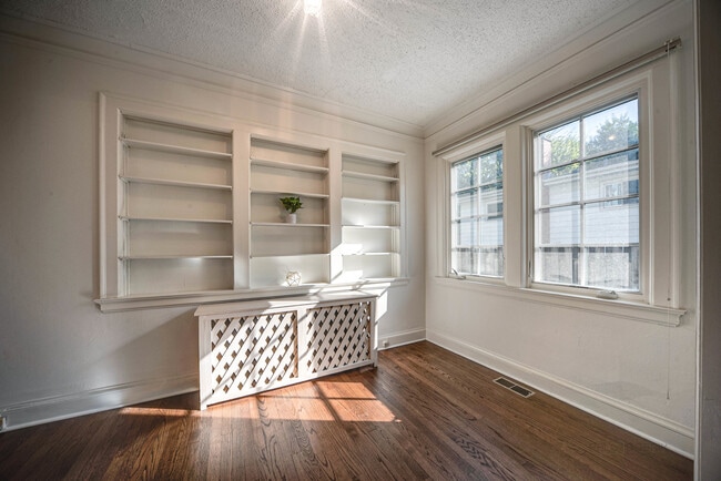 Building Photo - 662 Greenview Pl