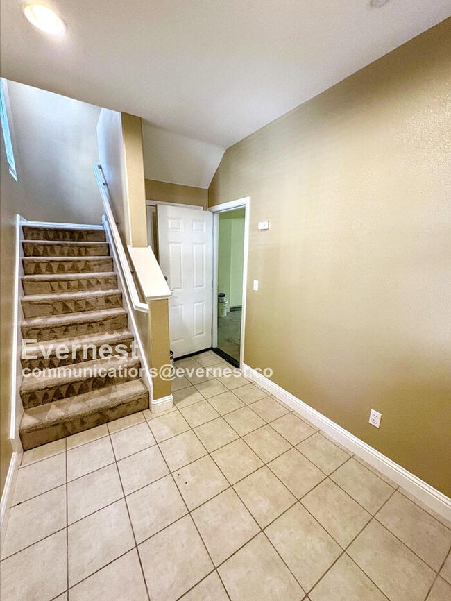 Building Photo - 1079 Westbury Dr