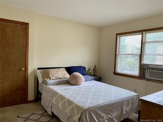 Building Photo - 31 Oenoke Pl