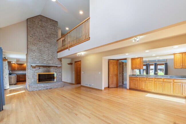 Building Photo - 2208 Crystal Cir