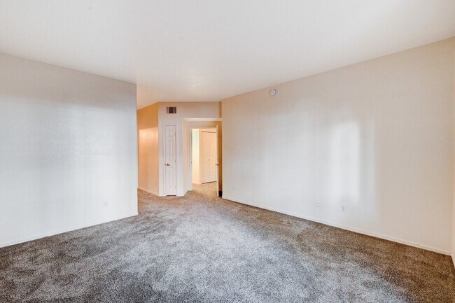 Building Photo - Beautifully Designed 2 Bedroom Condo in North Summerlin!