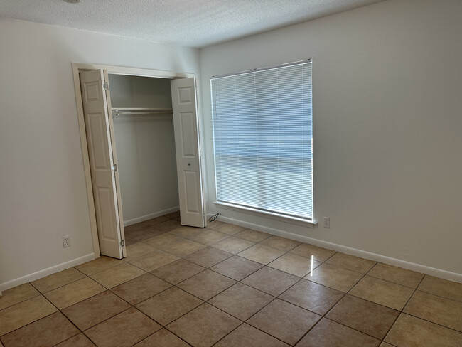 Building Photo - 2701 Sweeney Ln