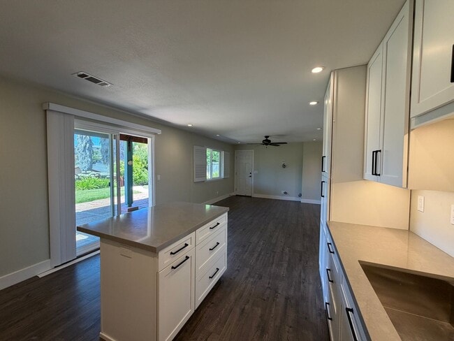 Building Photo - Nicely remodeled 1 bedroom Suite, All utilities paid + WiFi