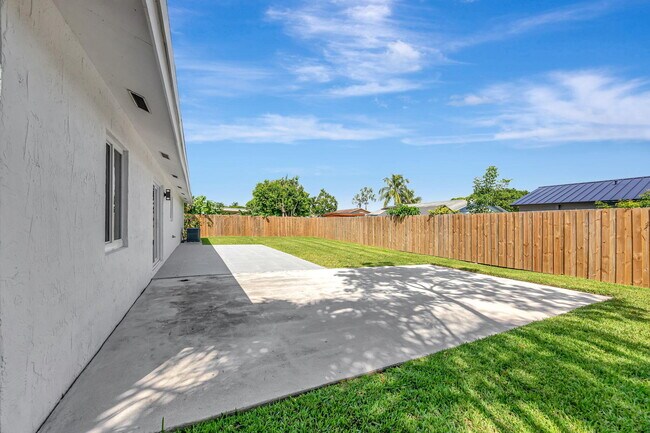 Building Photo - 14851 SW 71st St