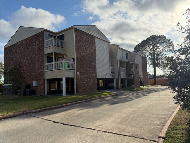 Building Photo - 2501 Gulf Fwy