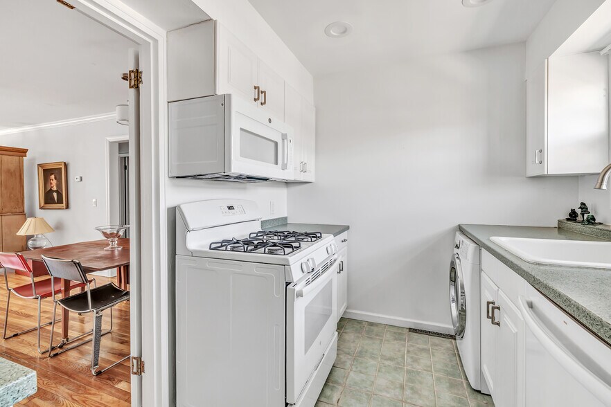 Building Photo - 245 Unquowa Rd