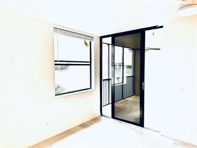 Building Photo - 111 Lake Emerald Dr