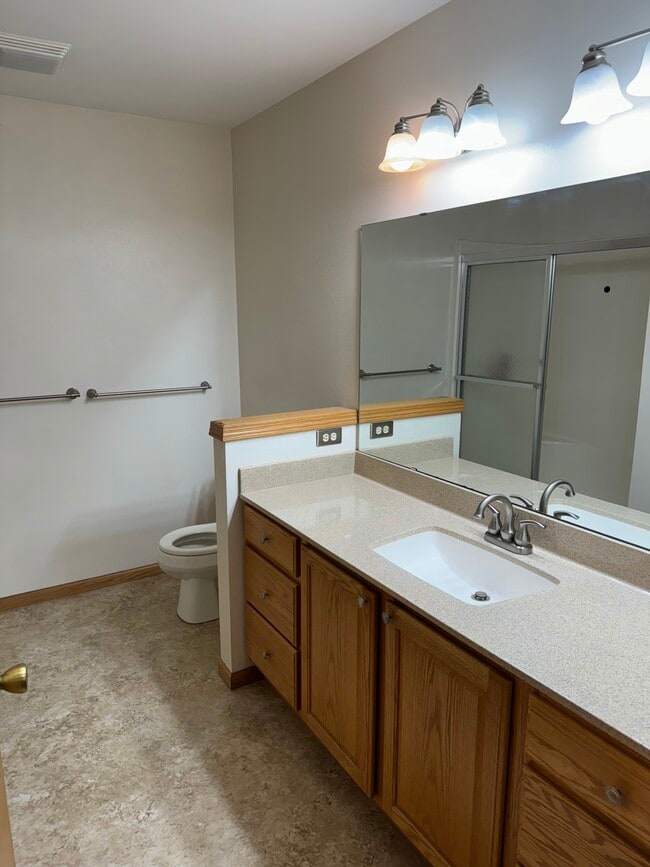 Building Photo - 506 Traveler Ln