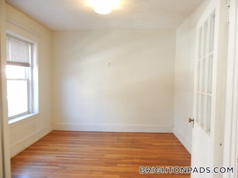 Building Photo - 134 Englewood Ave
