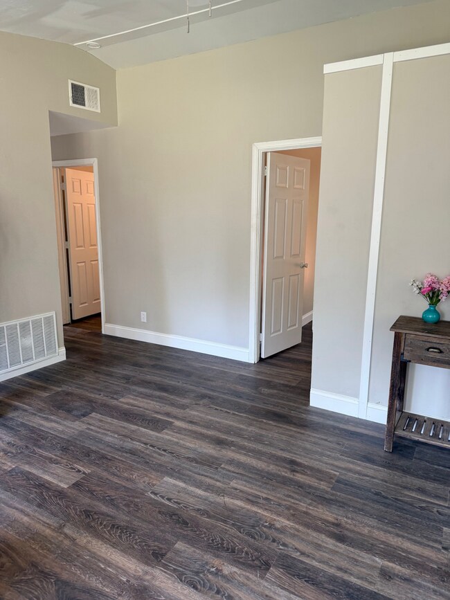 Building Photo - LAND CONTRACT (RENT-TO-OWN)