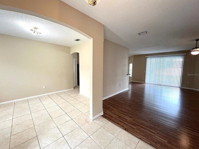 Building Photo - 36 Ripplewood Ln