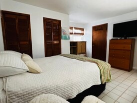 Building Photo - 514 University Blvd