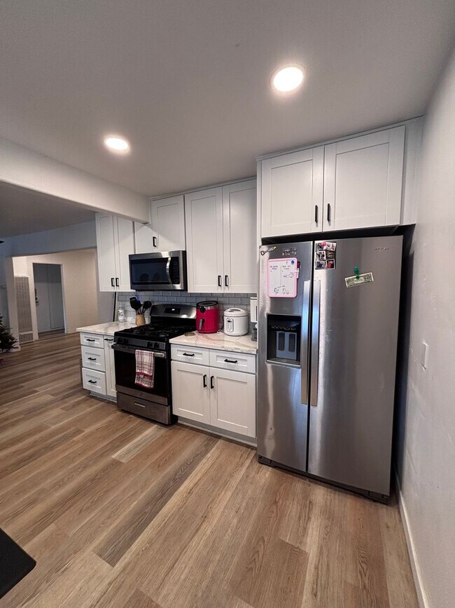 Building Photo - 6249-6253 Mary Lane Drive