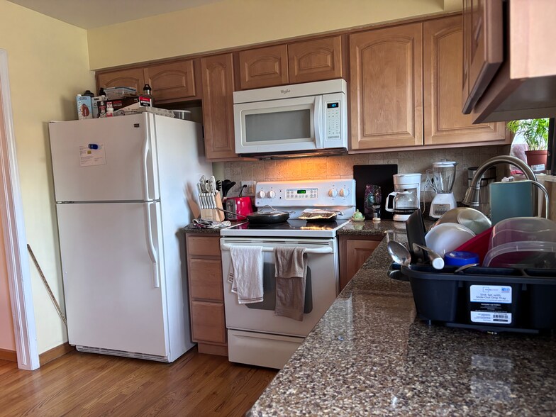 Building Photo - 2433 E Fremont Ct