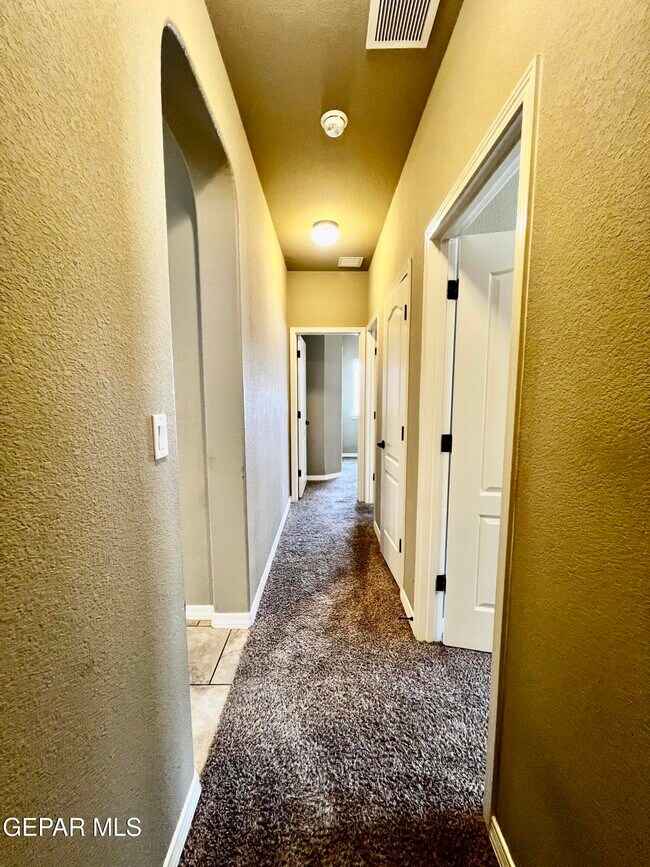 Building Photo - 3133 Clearbrook
