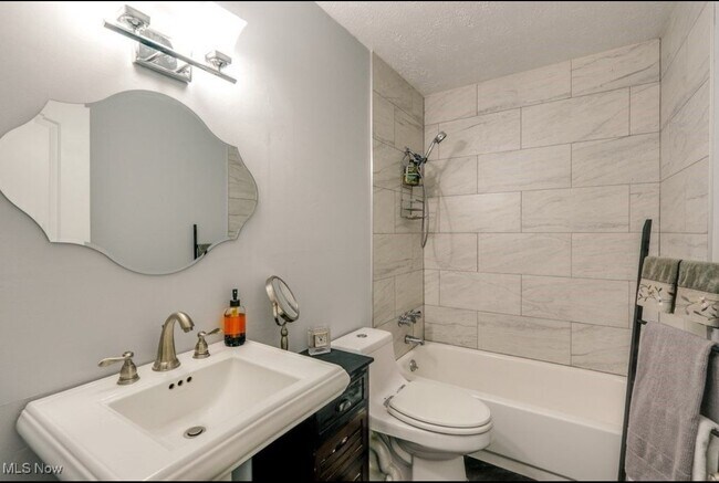 Building Photo - 5589 Rainier Ct