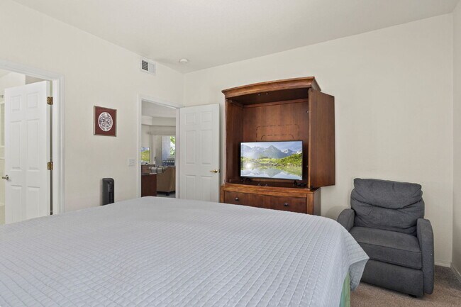 Building Photo - Fully Furnished Condo in Stratmoor Hills - Utilities Provided!