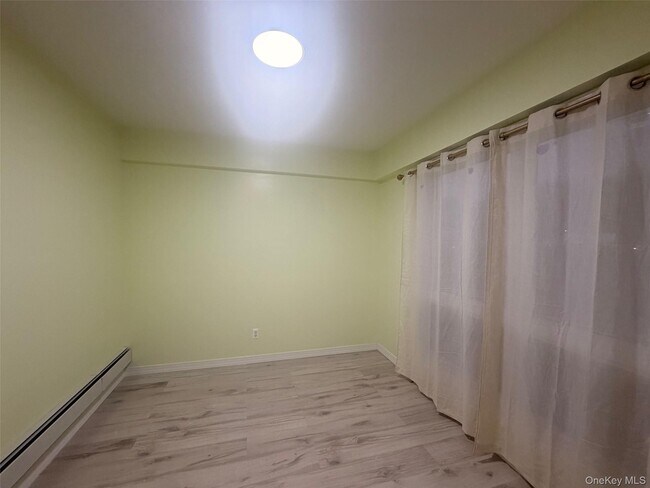 Building Photo - 79 Monhagen Ave