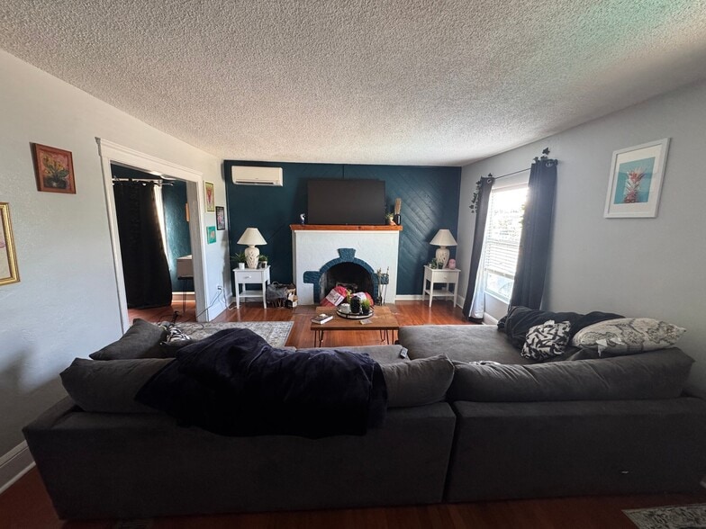 Building Photo - 328 Manhattan Ave